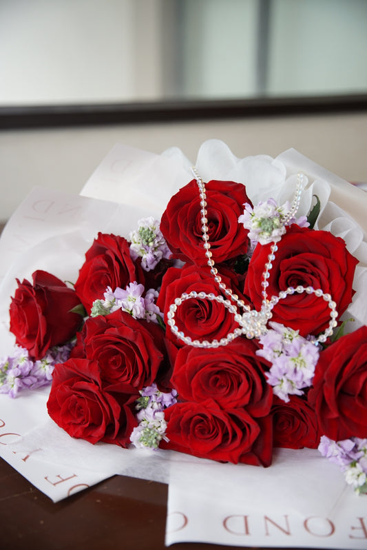 La Rose Moderne – Ecuadorian Rose & Matthiola Bouquet