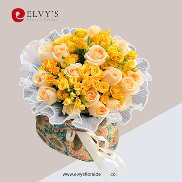 Nora Light yellow Holland rose bouquet with spray roses