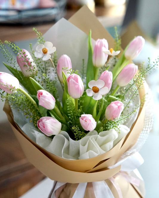Mallow Pink – 12 Light Pink Tulip Bouquet