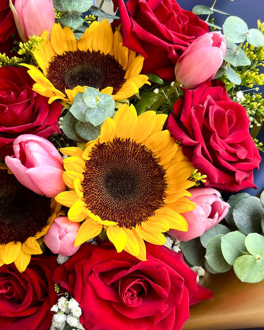 Navy Sun – Ecuadorian Rose, Sunflower & Tulip Bouquet